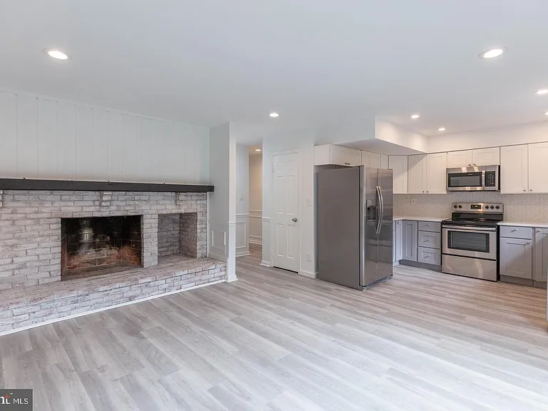 9311 Marycrest St — Photo 7
