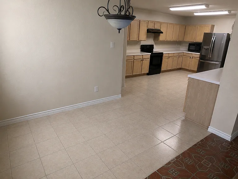 511 Travis Ranch Trl — Photo 12