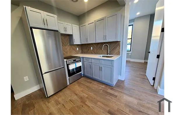 Building Photo - 92 W 169th St #5A
