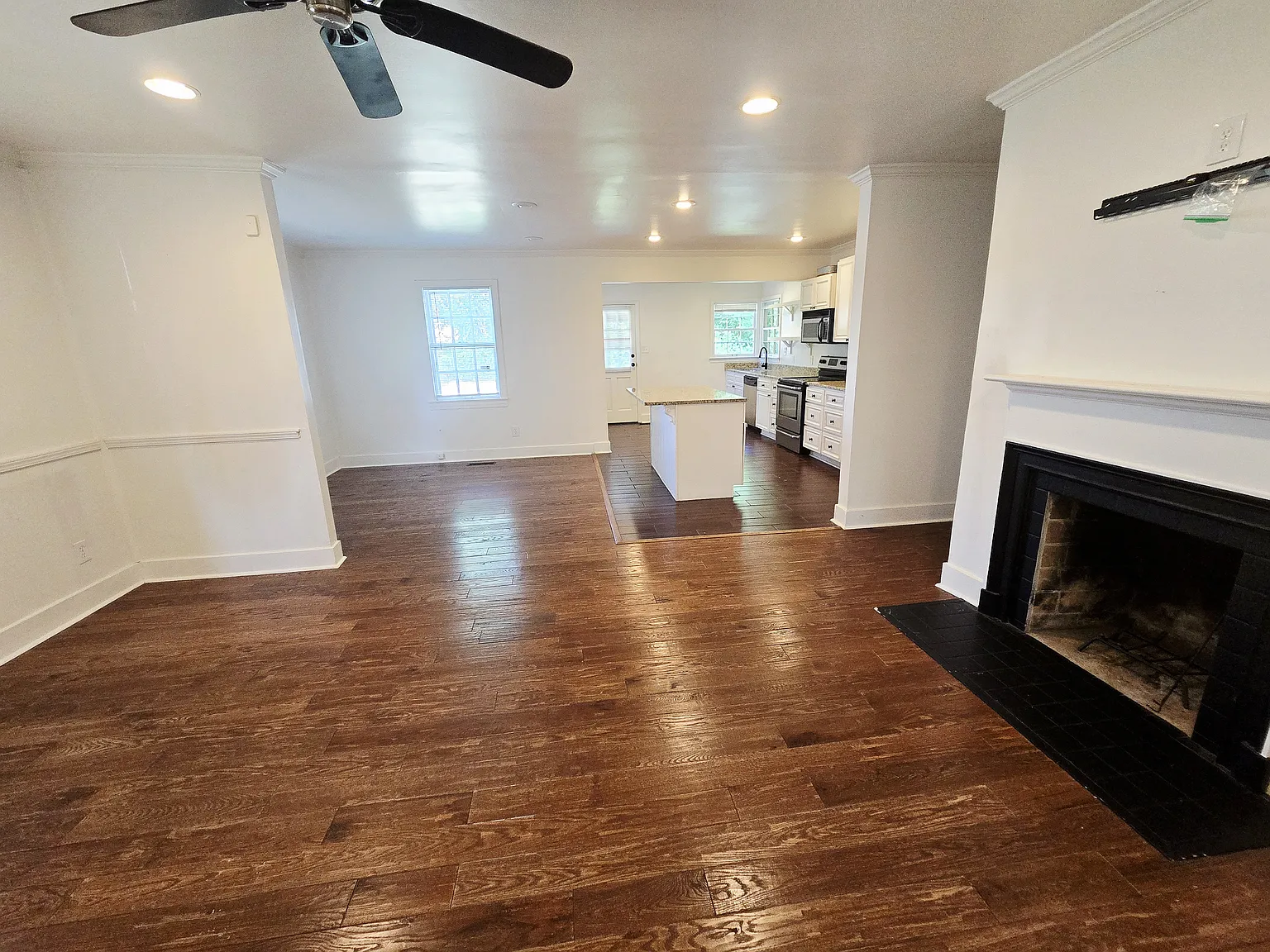 3 bed, 1294 sqft, $1,700 — Photo 2