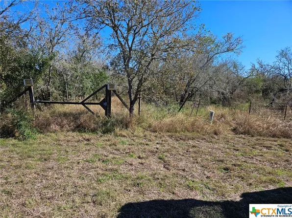 127 Whitetail Ln, Woodsboro, TX 78393