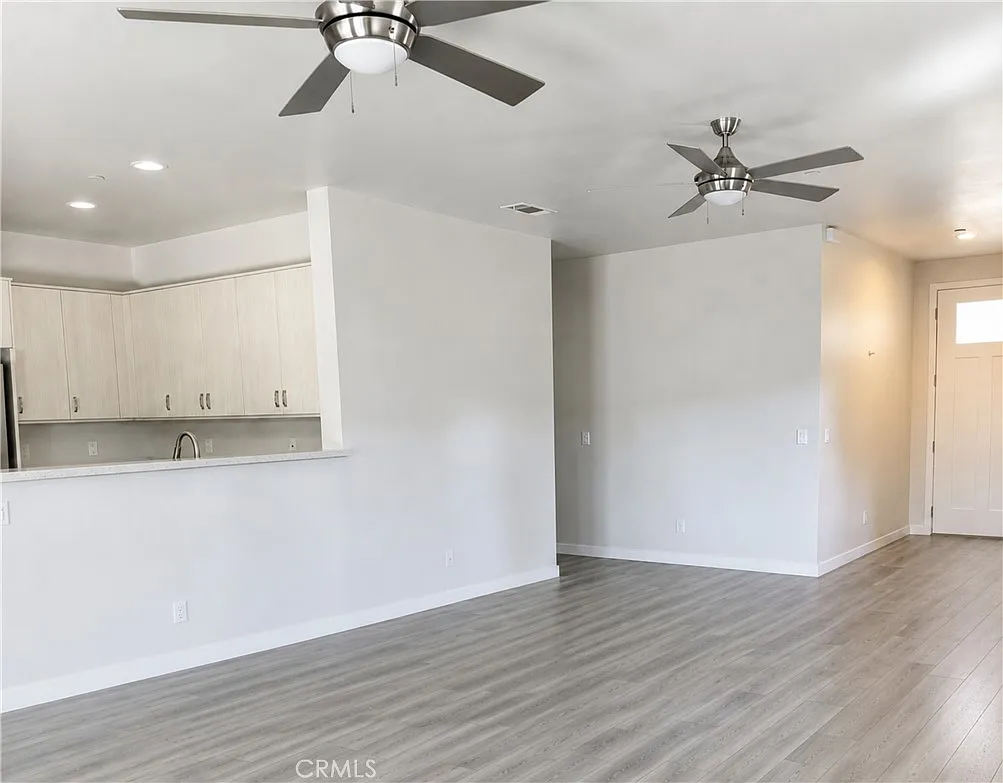 3 bed, 2.5 bath, 2555 sqft, $5,250 — Photo 4