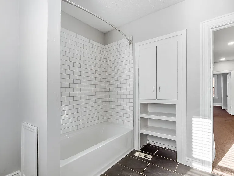 415 Mithoff St — Photo 22