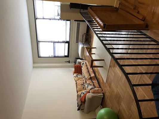 Rented by 18 REALTY | media 2