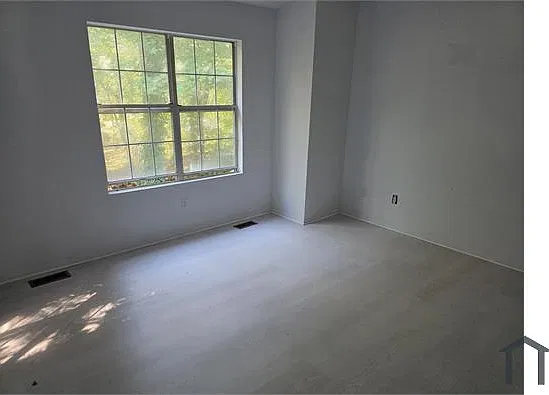 2 bed, 1100 sqft, $1,299 — Photo 4