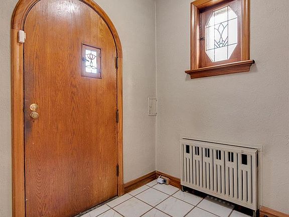 2nd image of 5712 Goethe Ave