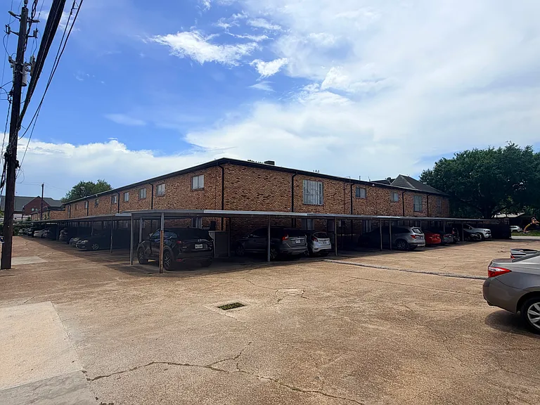 Heights on the Blvd Apts — Photo 9