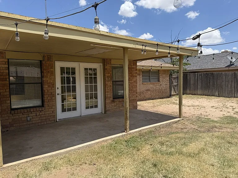 4211 Russell Dr — Photo 29