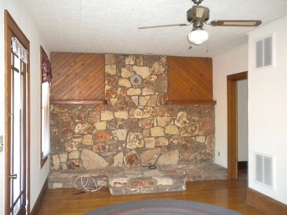 2nd image of 8964 Sam Snead Hwy