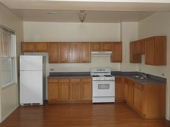 4th image of 126 W 15th St