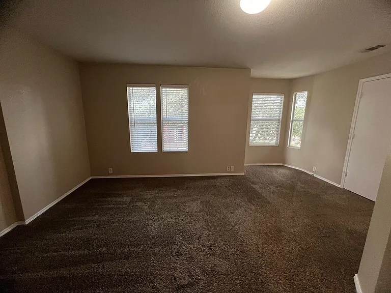 2620 Tilden Dr — Photo 11
