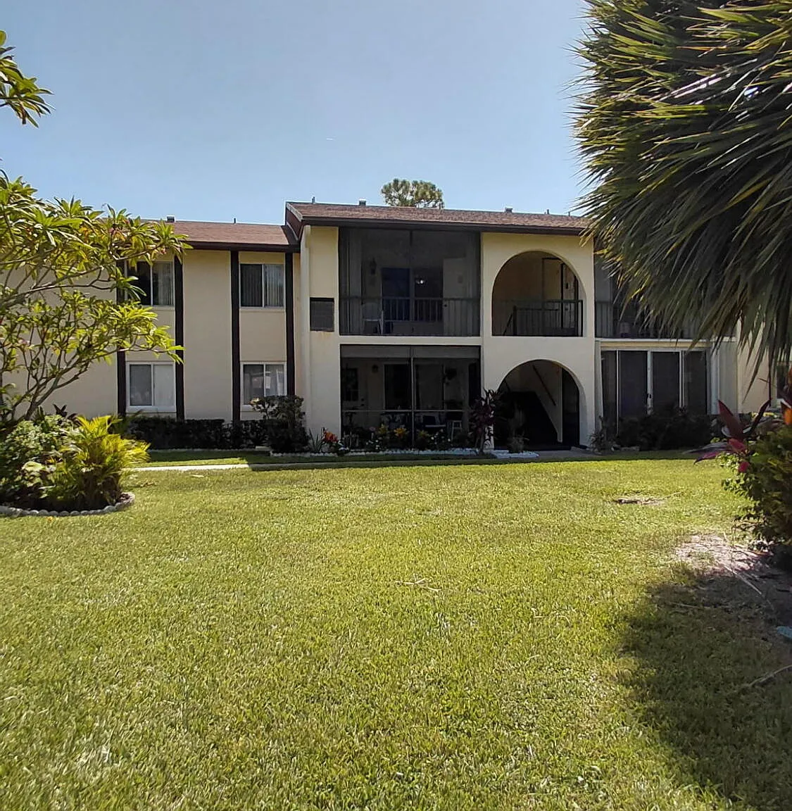 2 bed, 1.5 bath, 935 sqft, $1,800 — Photo 2