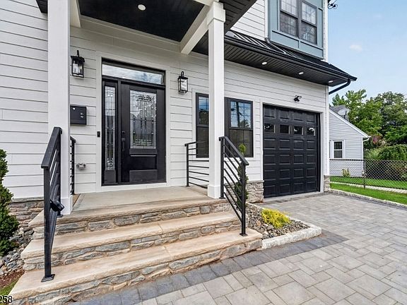 3rd image of 229 East Ln
