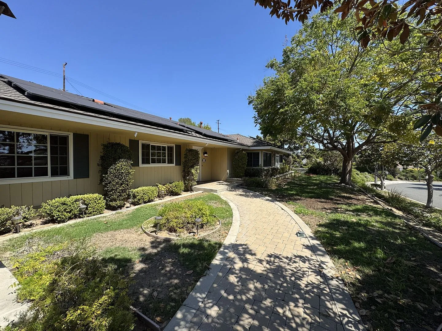 Beautifully Upgraded 4 Bed 2 Bath Fullerton Home with Solar! — Photo 4
