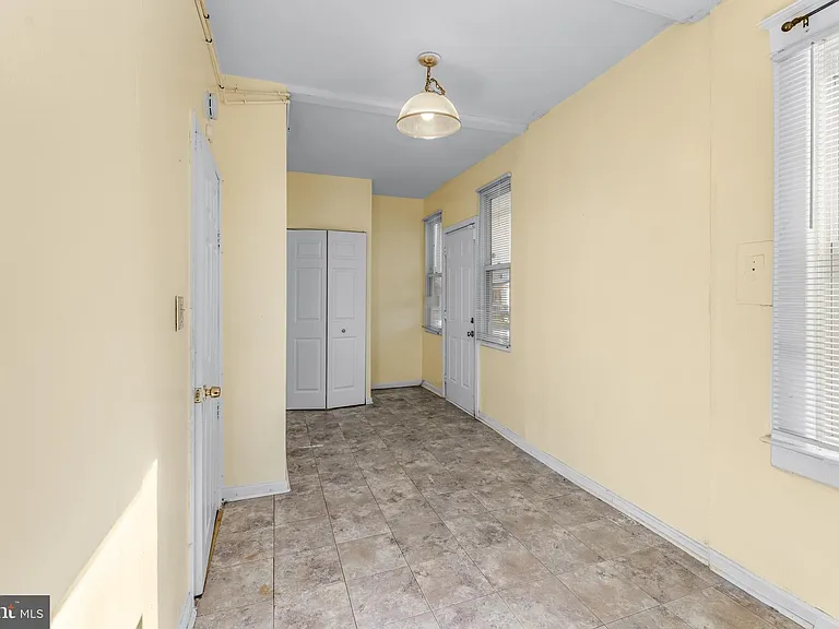 608 Tunbridge Rd — Photo 24