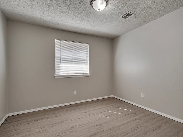 1525 McGregor Dr — Photo 5