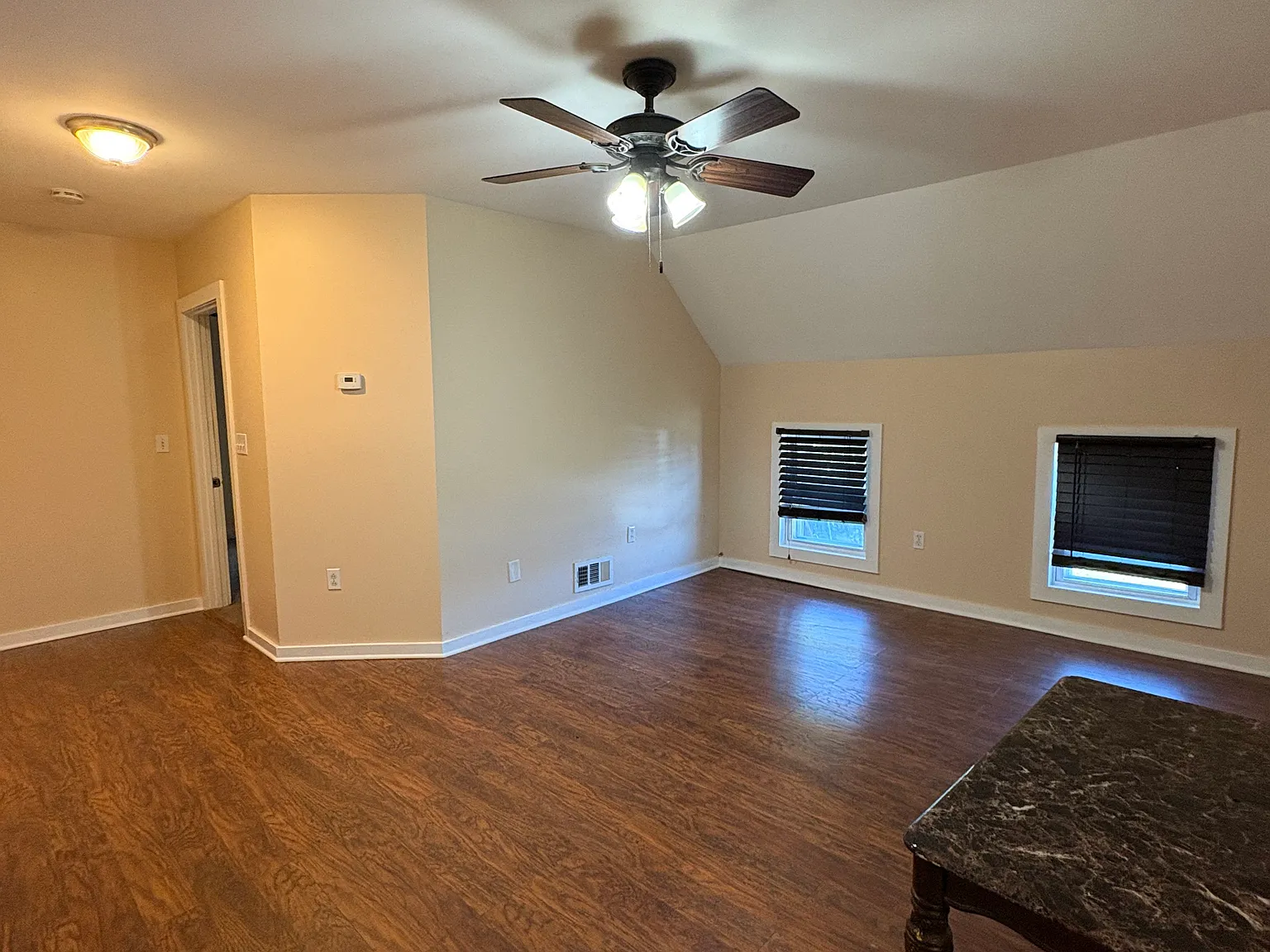 2 bed, 950 sqft, $2,600 — Photo 2