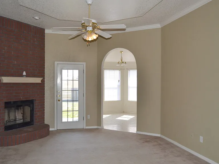 4600 Steamboat Springs Dr — Photo 2