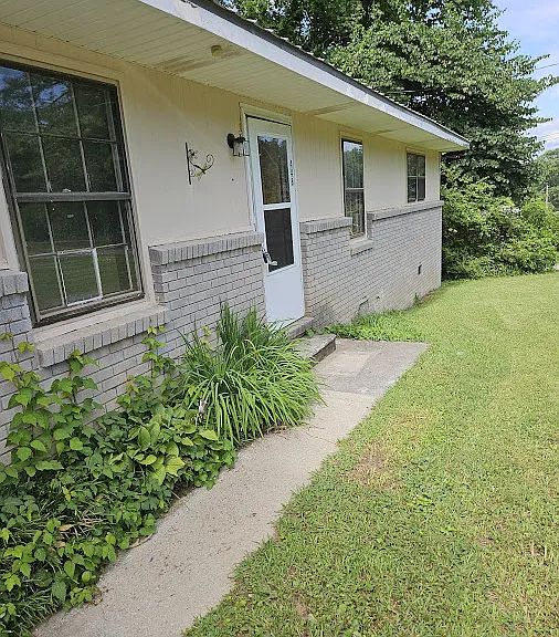 448 Plainview Dr NW — Photo 1