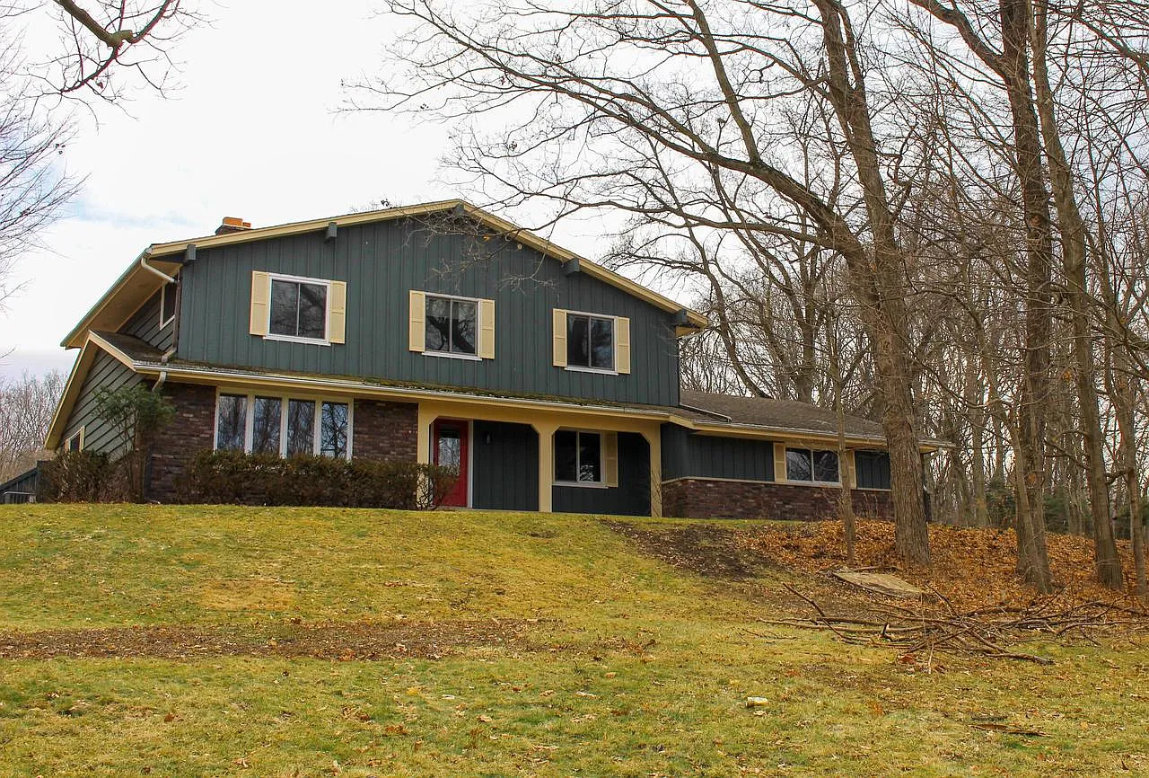 W3490 Oakwood DRIVE photo 1