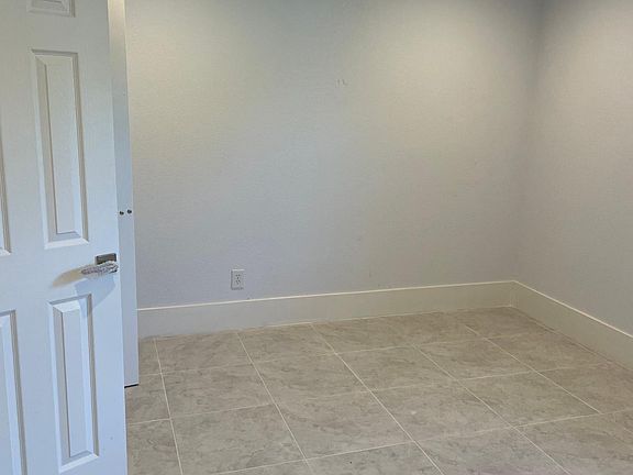 4th image of 2501 Kimberly Ln