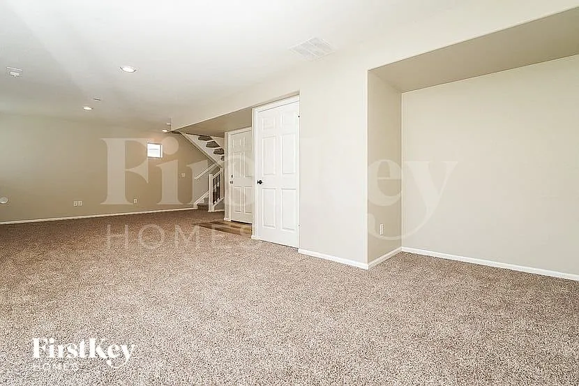 3 bed, 2.5 bath, 2300 sqft, $3,615 — Photo 4