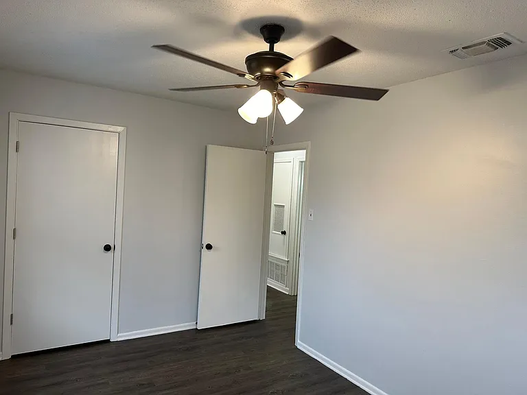 7211 Westglade Dr — Photo 14