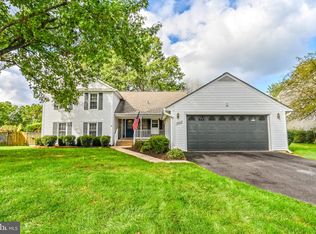 5608 Rowena Dr, Centreville, VA 20120