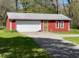 6115 Indian Trail Rd, Three Oaks, MI 49128