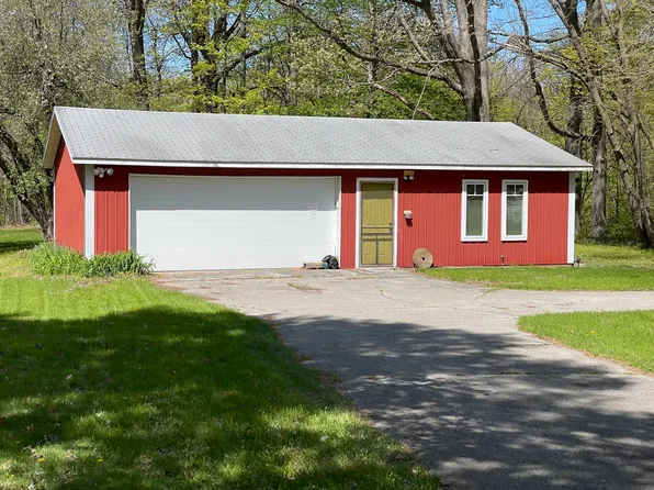 6115 Indian Trail Rd, Three Oaks, MI 49128