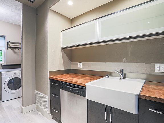 Large kitchen sink and dishwasher