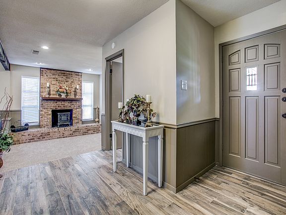 2nd image of 804 Crest Oak Ct