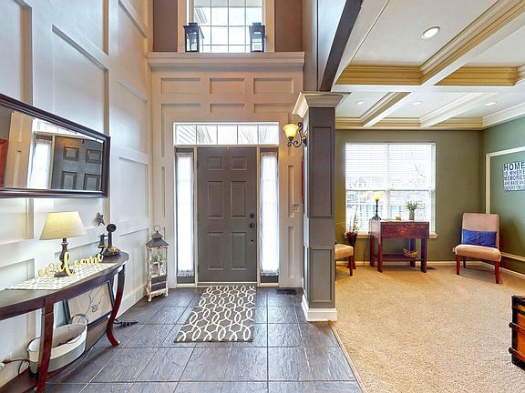 2 story foyer makes for a stunning entrance