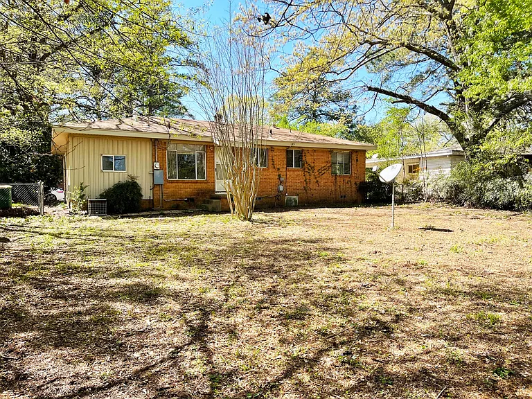 82 Broadmoor Dr — Photo 8