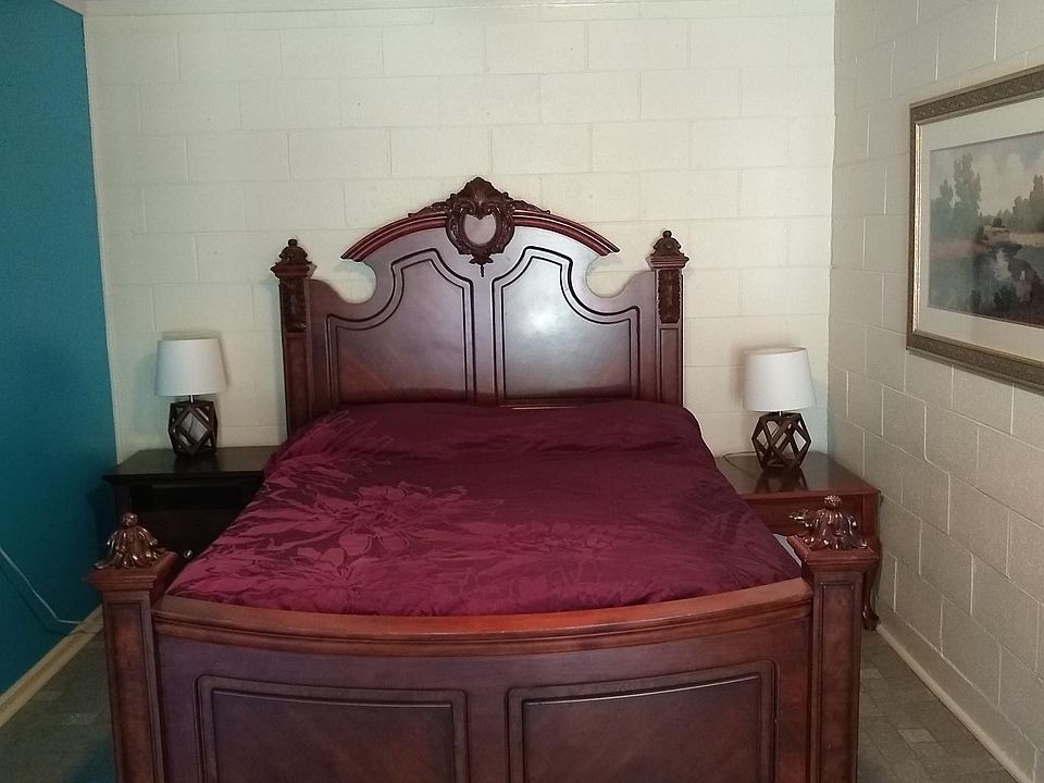 Master bedroom, queen bed.
