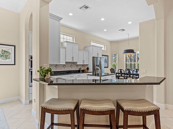 5th image of 1453 W Island Club Sq