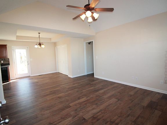 3rd image of 3435 Foxrun Ln