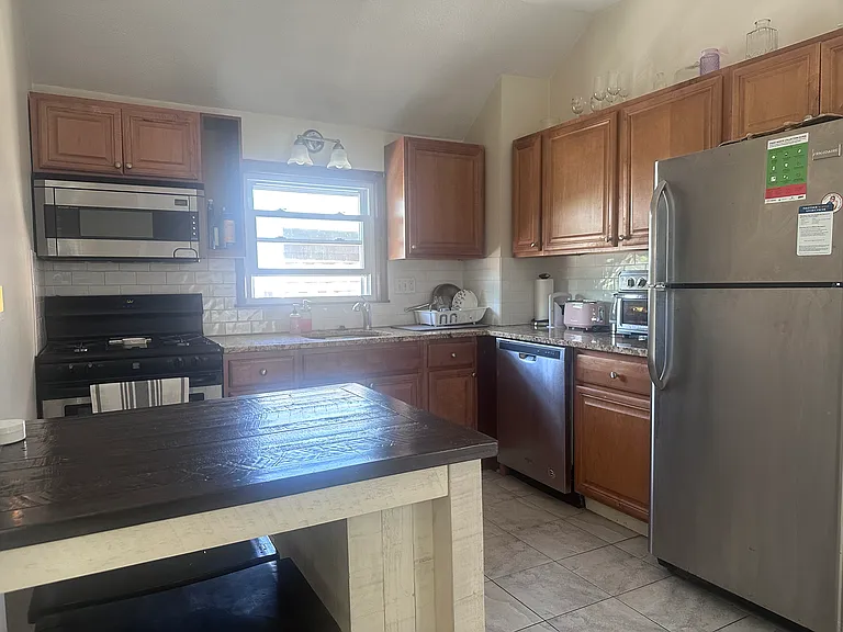 8 Sackville St #3 — Photo 2