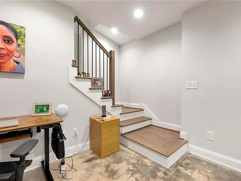 2424 Melinda Ct — Photo 31