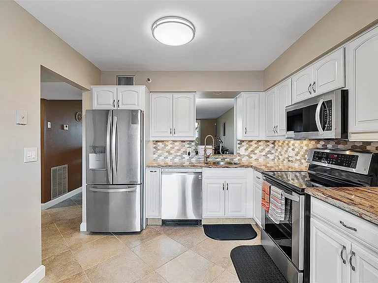4550 NW 18th Ave #505 — Photo 17