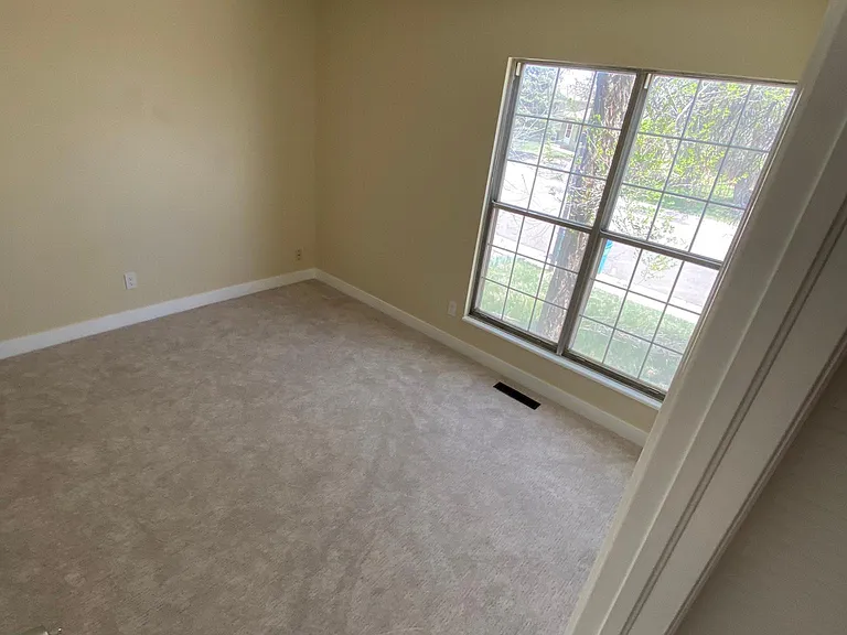 4225 Hummingbird Dr — Photo 10