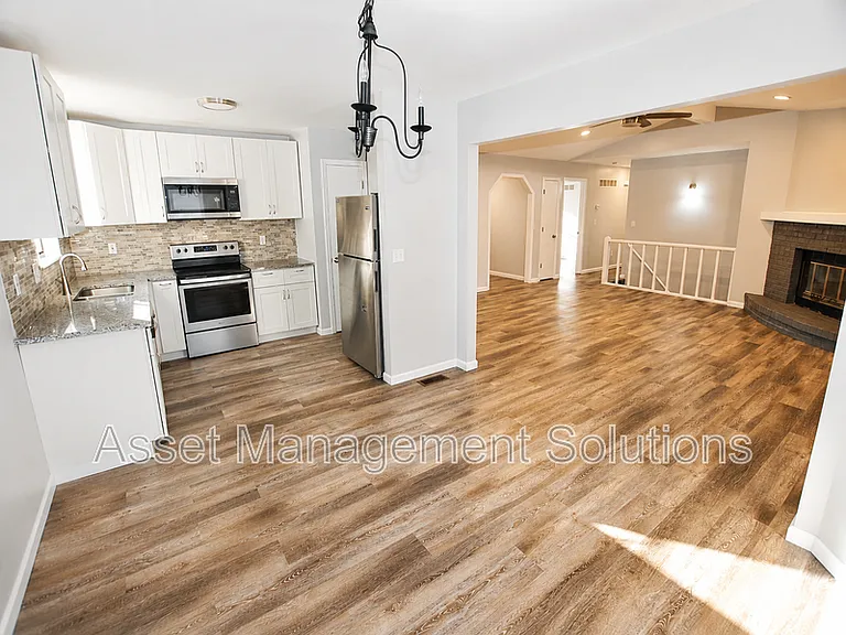 1 Oak Point Dr — Photo 6