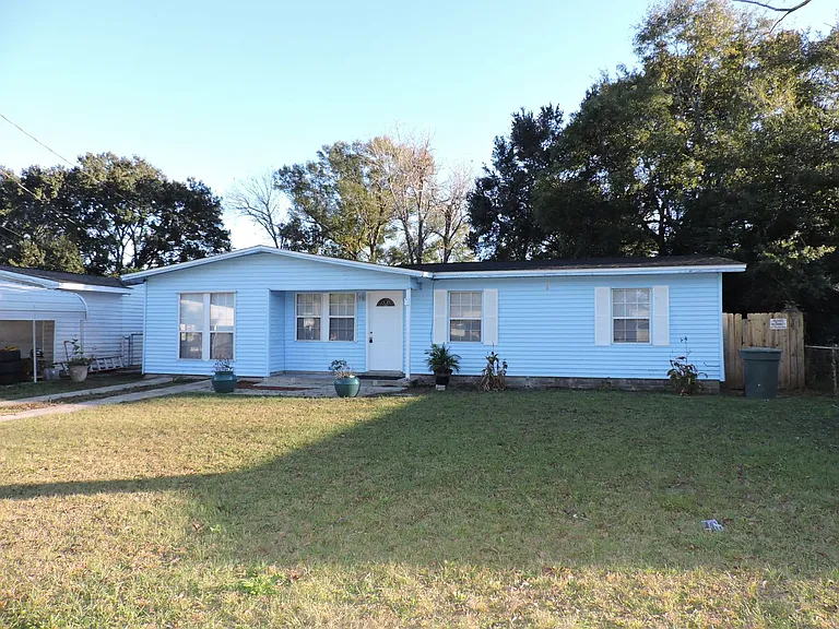 1117 Medford Ave — Photo 1