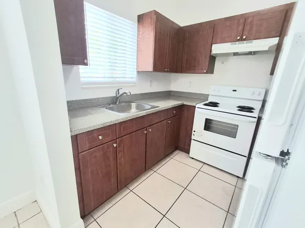 2421 W 78th St #104, Hialeah, FL 33016
