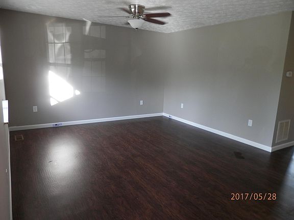4th image of 1827 Clover Brook Dr