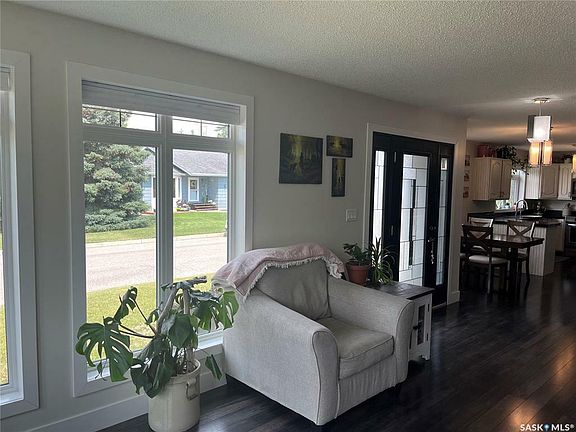4th image of 918 Portage Ave
