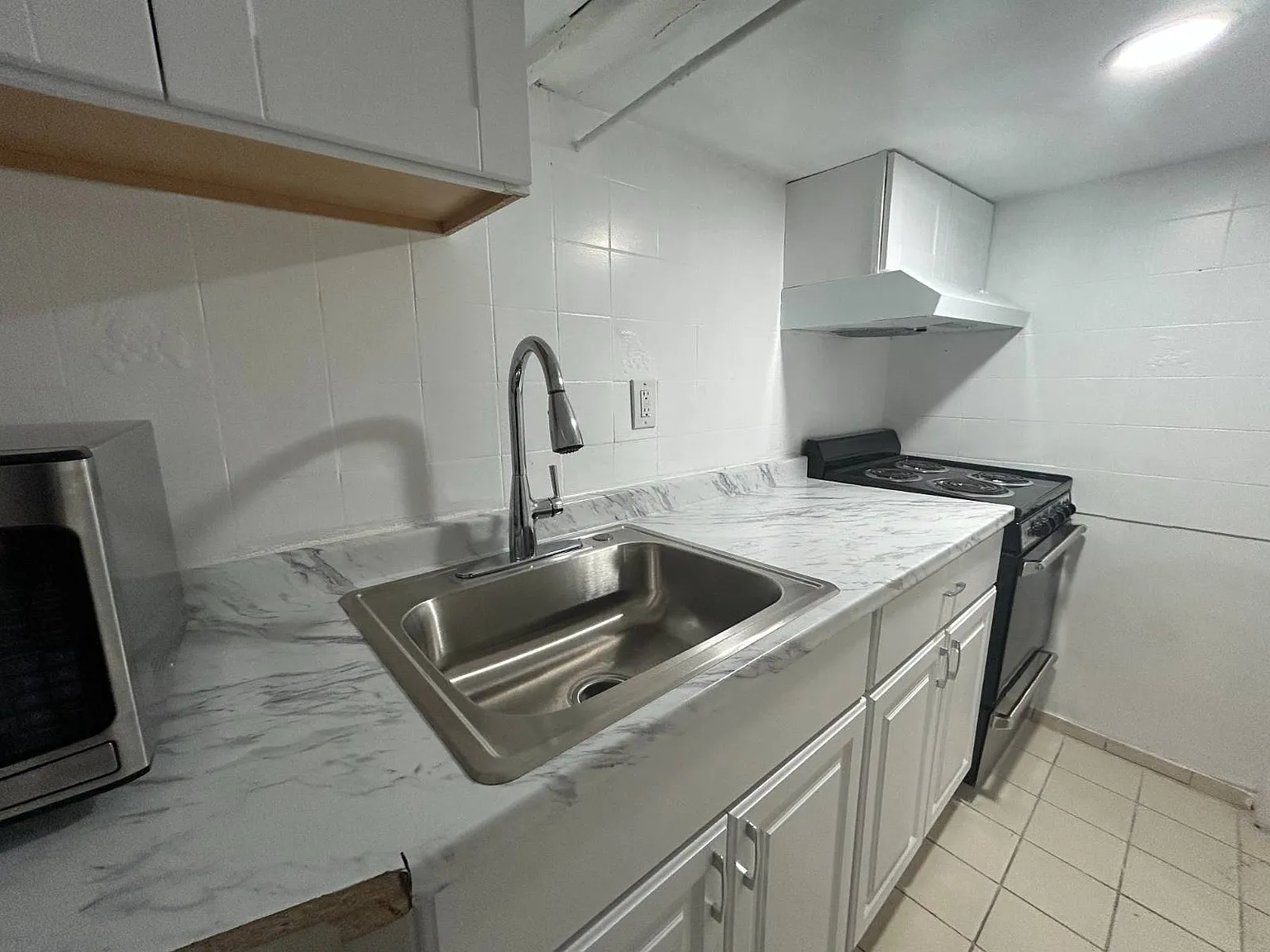 2 bed, 1.0 bath, $1,599 — Photo 2