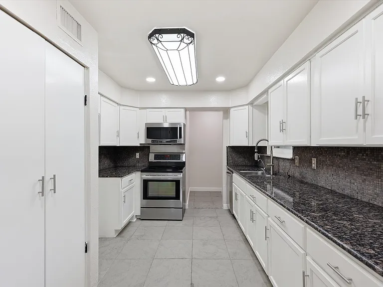 1813 Greenspring Cir — Photo 12