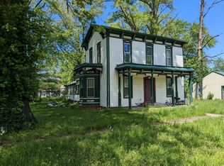 711 N Pine St, Sandoval, IL 62882