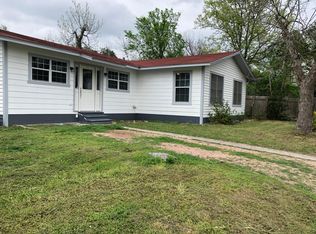 804 W 8th St, Taylor, TX 76574